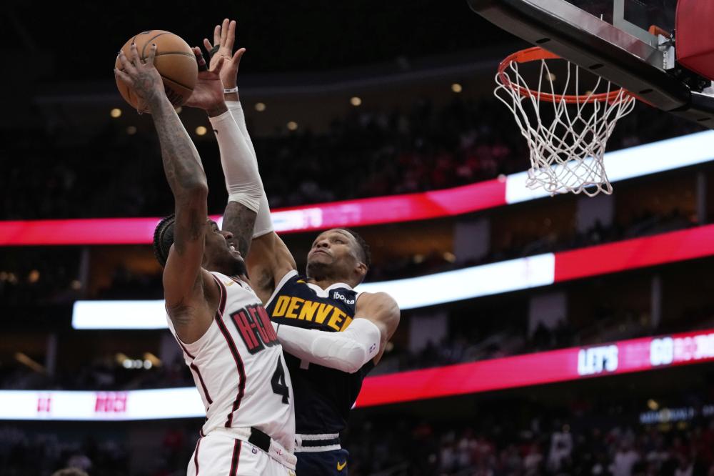 在攻防两端 在攻防两端