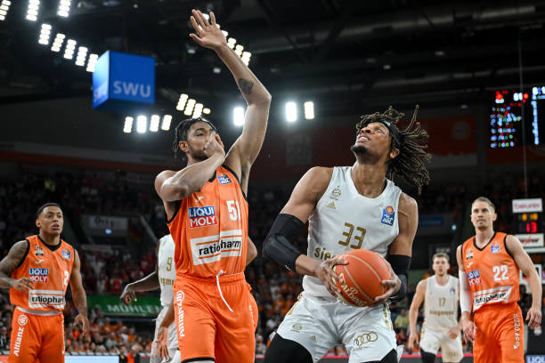 夺下队史首 夺下队史首